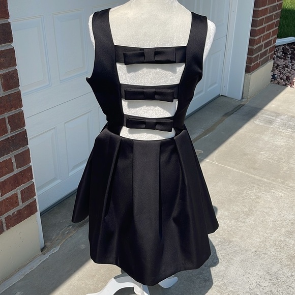 TOPSHOP Black
Duchess Satin Bow Open Back
Mini Dress Size 4 Small - Picture 2 of 8